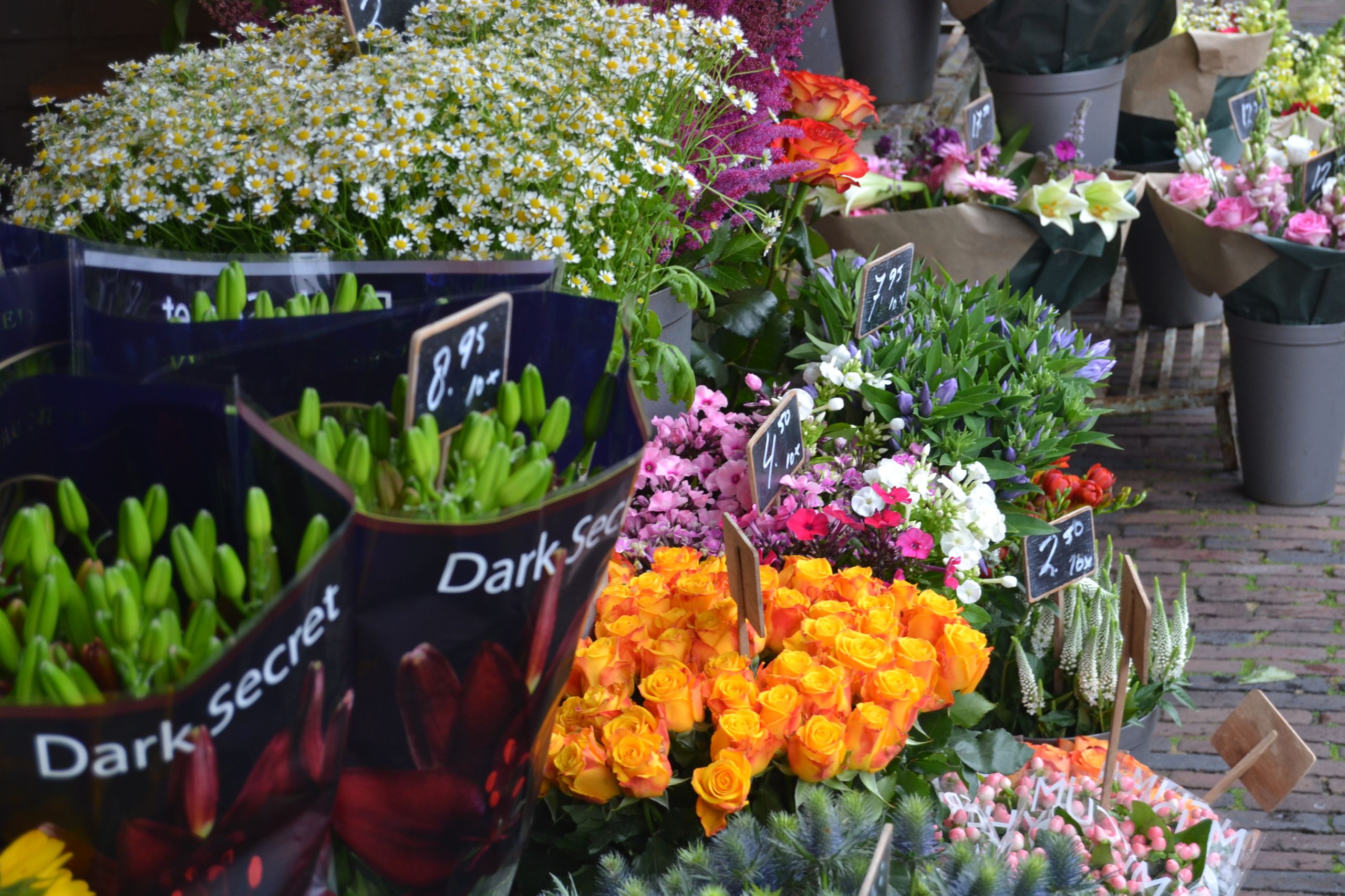 Bancarella di fiori freschi nei Paesi Bassi in vendita al mercato.